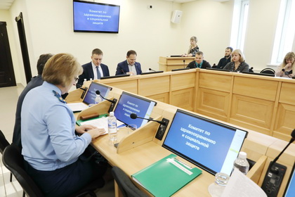 Оказание услуг людям старшего поколения и оптимизацию работы поликлиник обсудили на комитете по здравоохранению